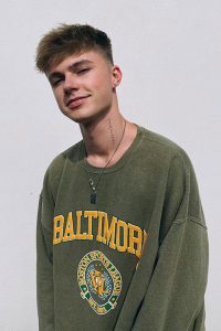 HRVY is wearing dark green shirt