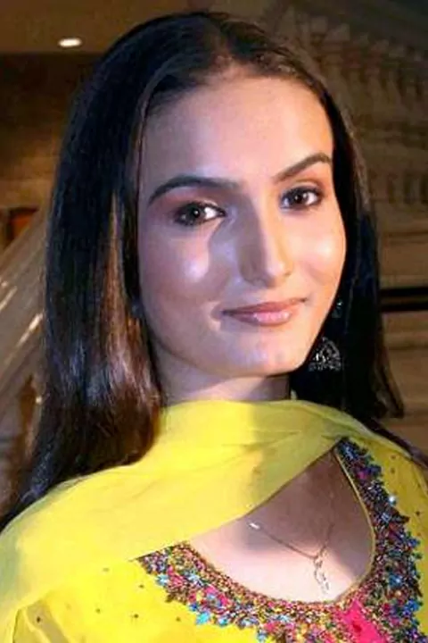 Gazala Selmin is looking beautiful in yellow dress and open hair.