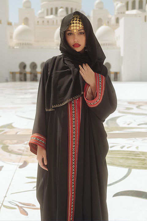 Cindy Kimberly in arabic tradition dressing
