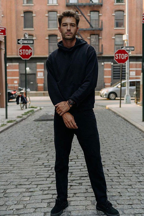 Francisco Lachowski making picture in the mid of the street