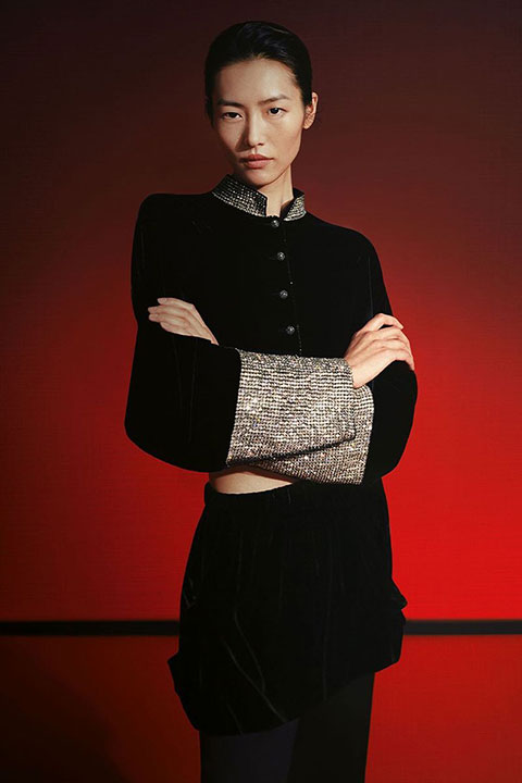 Liu Wen is looking beautiful in black dress.