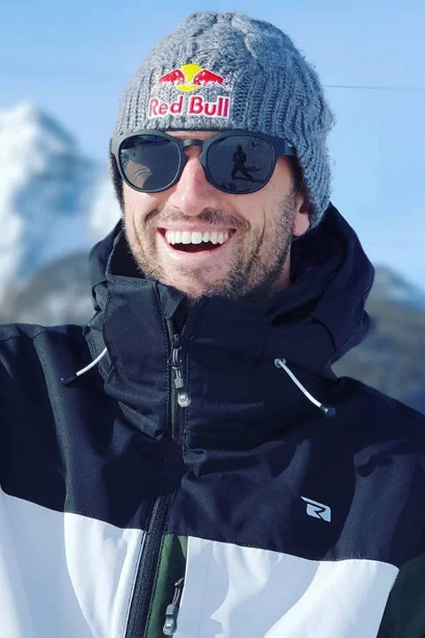 Pierre Vaultier wear a grey cap.