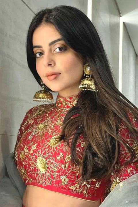 Yashma gill is looking pretty in red blouse.